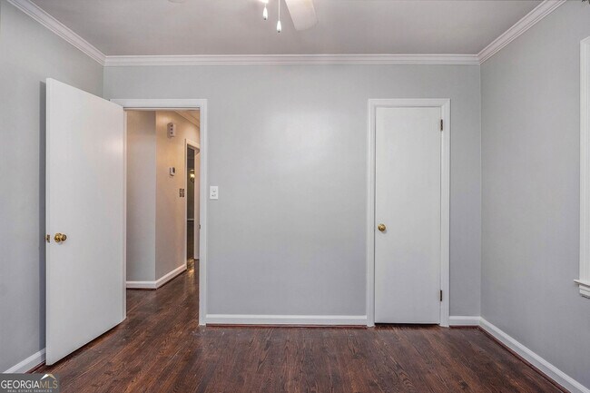 Building Photo - 388 Lakemoore Dr NE