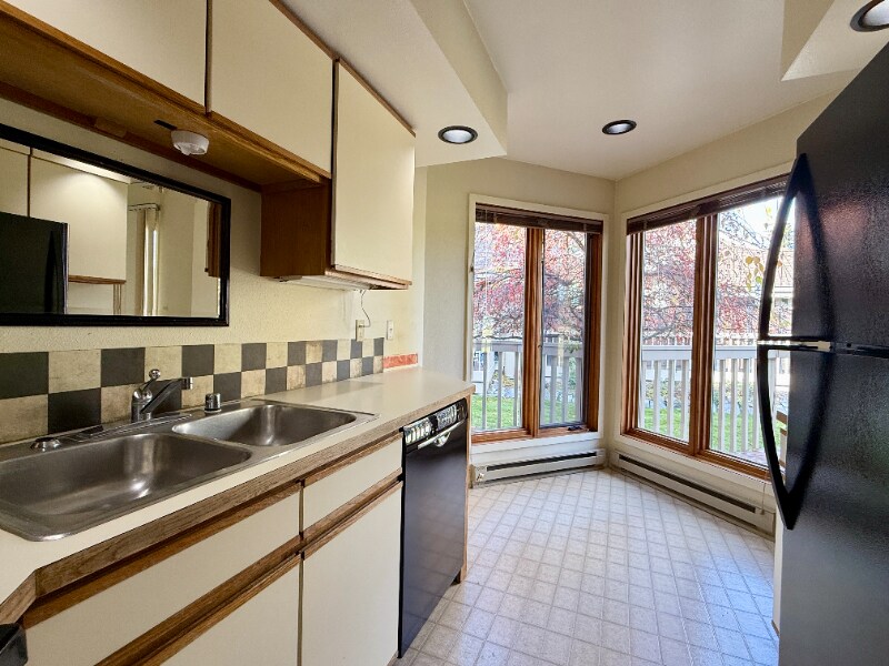 Building Photo - 185 Golf Terrace Dr