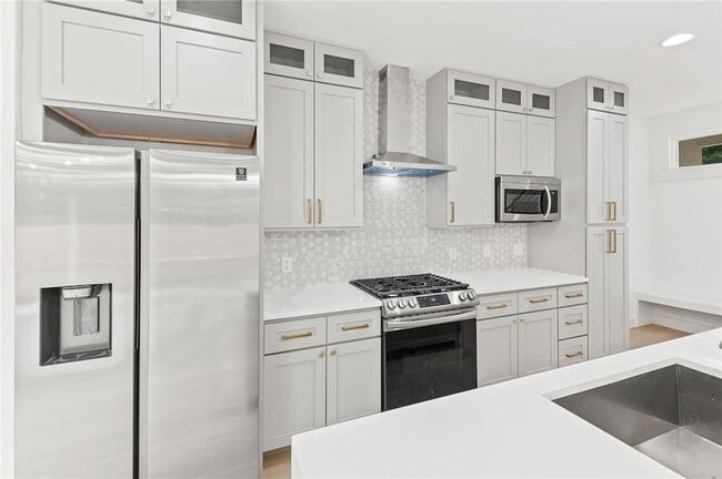 Building Photo - 3321 Hemlock Ave
