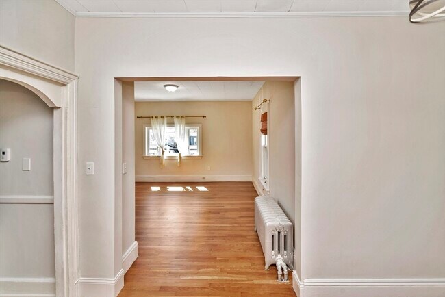 Building Photo - 492 Metropolitan Ave