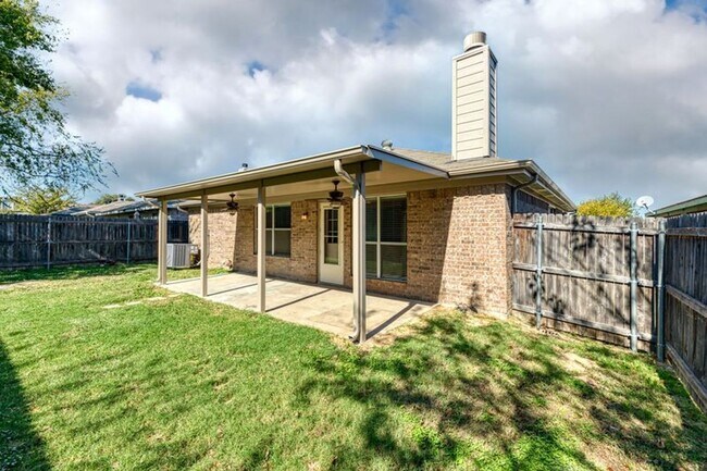 Building Photo - Move in Ready! 3 Bed/ 2 Bath in White Sett...