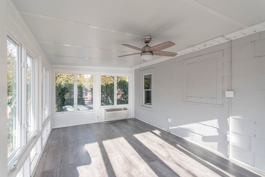 Sunroom - 115 N Lafayette Ave