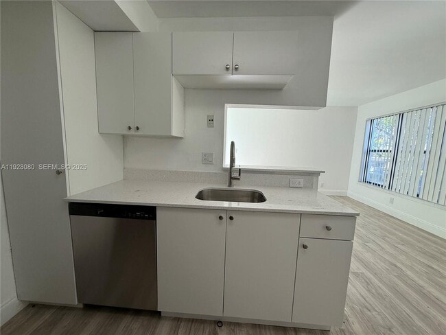 Building Photo - 4086 N Pine Island Rd