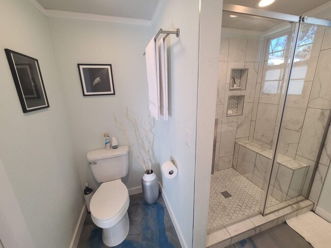 Building Photo - 372 Plum St