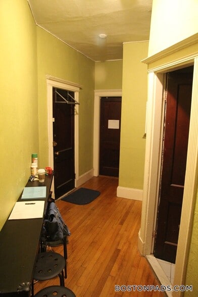 Building Photo - 463 Park Dr