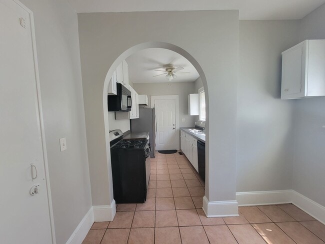 Building Photo - No Luxury Bells and Whistles But a Nice Clean Historic Home