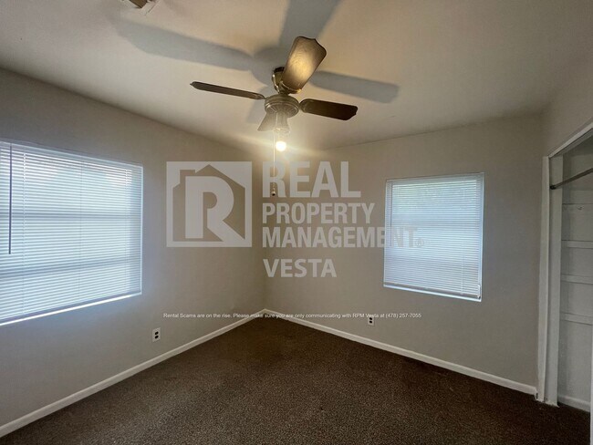 Building Photo - 4342 Pinedale Dr