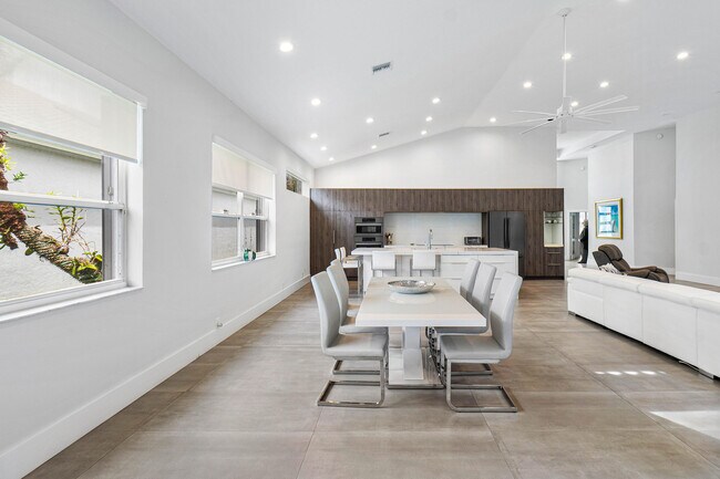 Building Photo - 11605 Privado Way