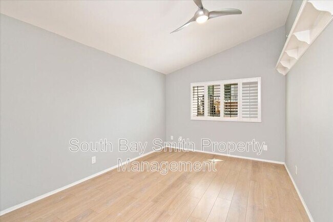 Building Photo - 122 S Guadalupe Ave