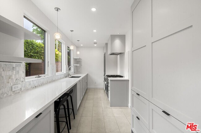 Building Photo - 435 Westmount Dr