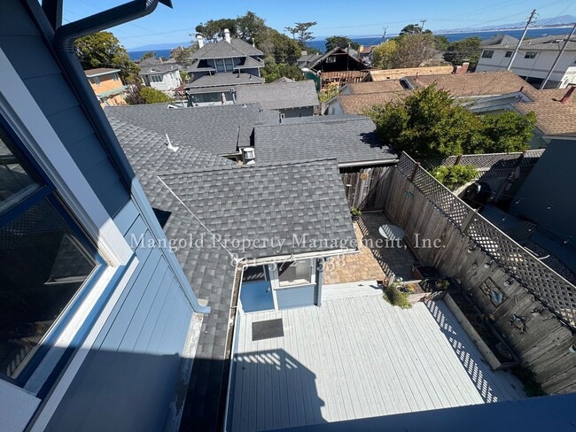 Building Photo - 4 Bedroom Ocean View Home with Private Balcony & Deck