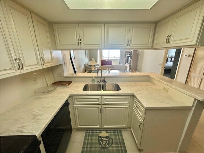 Building Photo - 6035 Sea Ranch Dr