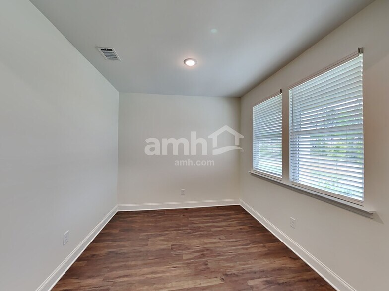 Building Photo - 3730 Blackshear Pl