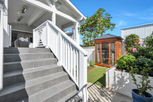 Building Photo - 508 S Juanita Ave