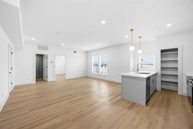 Building Photo - 5408 San Jose St