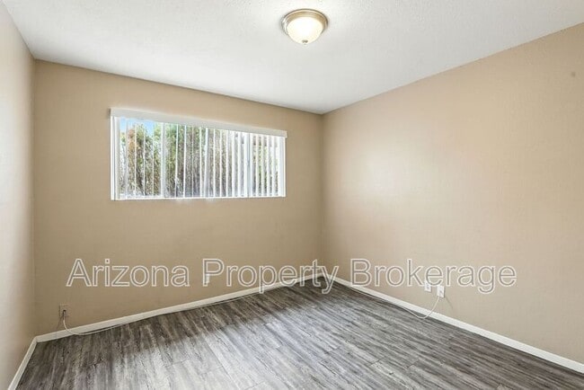 Building Photo - 111 N Flint Cir