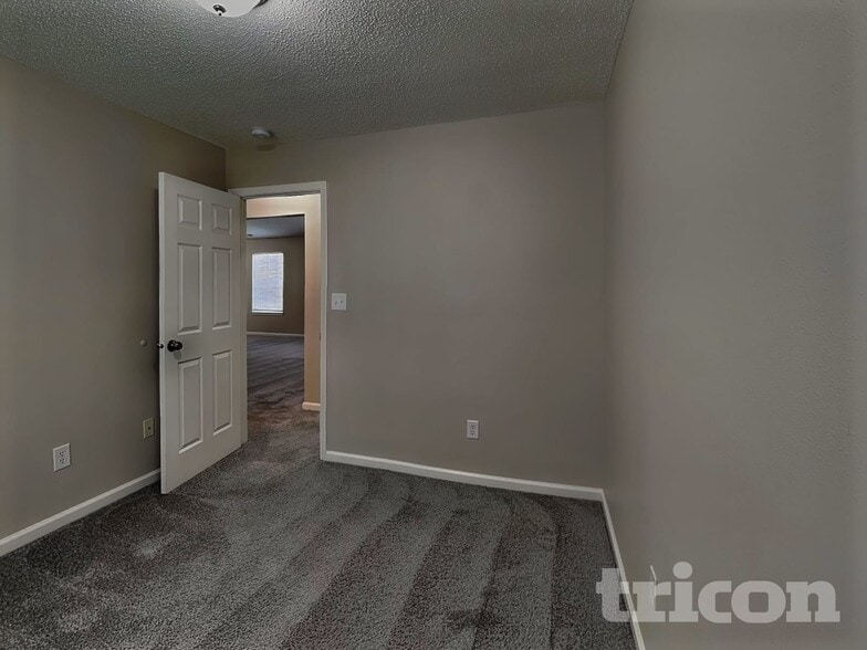 Building Photo - 643 Rocky Meadow Dr