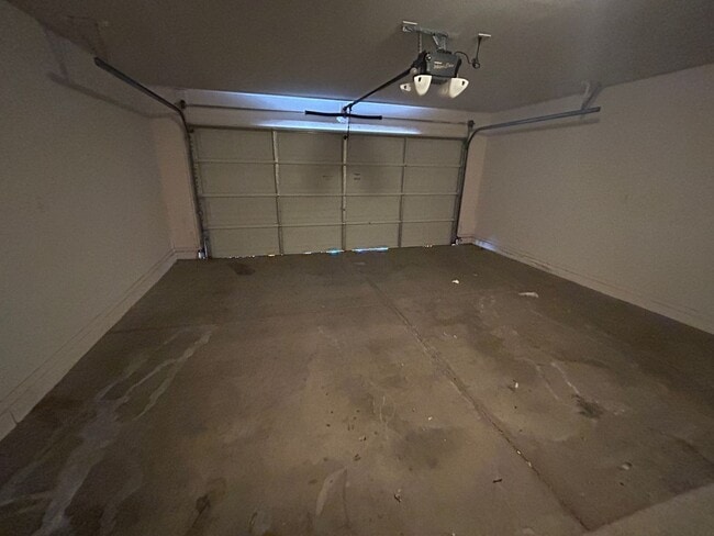 Building Photo - 2640 E Silversmith Trail