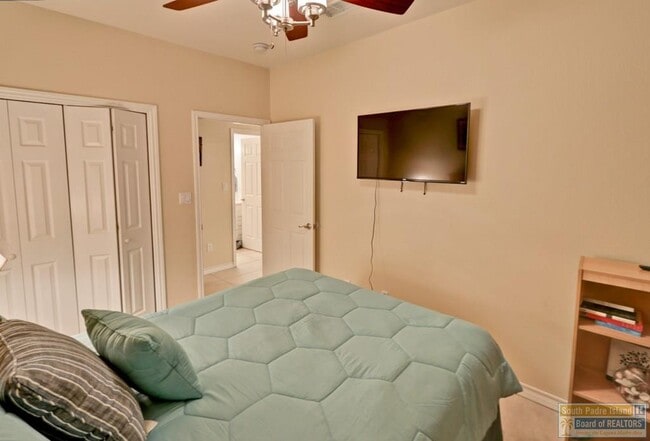 Building Photo - 102 E Capricorn Dr