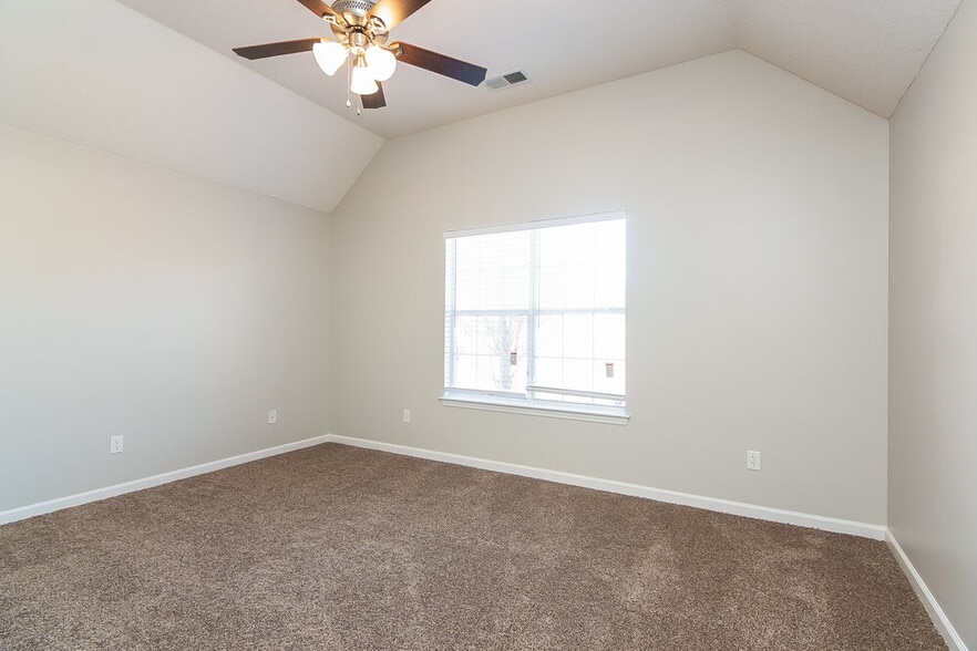 Building Photo - 10049 Mill Hill Ave