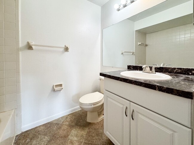 Building Photo - Tamarind - Renovated 2 Bedroom 2 Bath Condominium