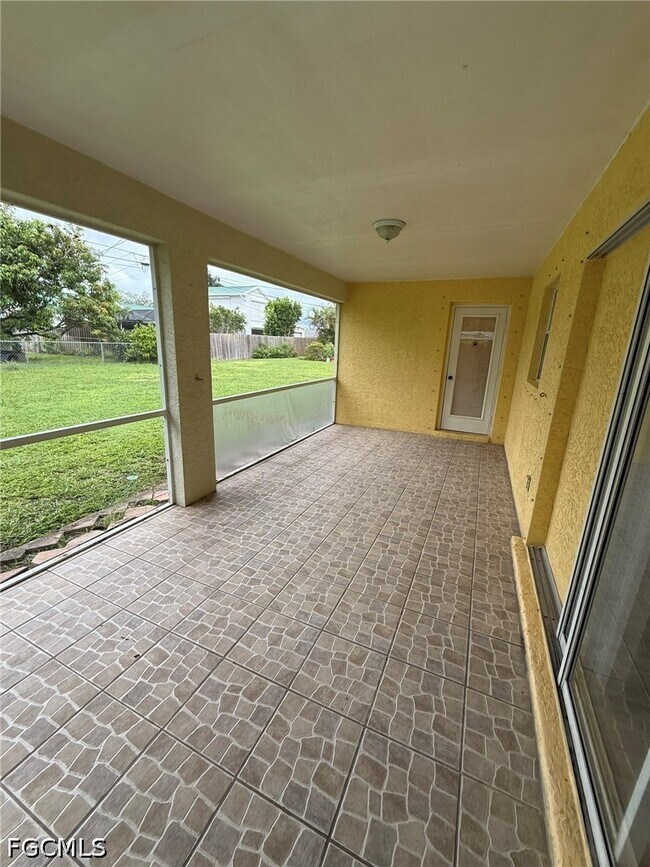 Building Photo - 911 SE 31st St