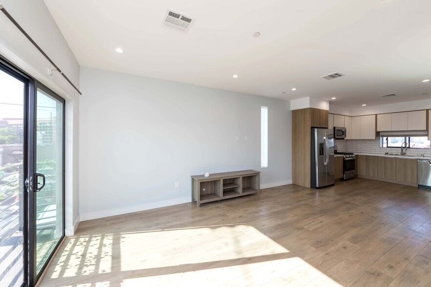 Building Photo - 1240 S Harvard Blvd