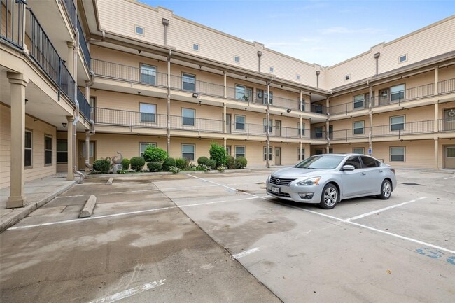 Building Photo - 3501 Chenevert St