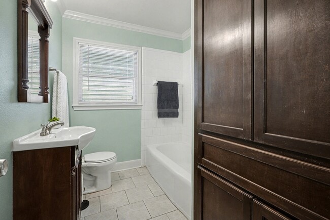 Building Photo - 130 San Fernando Dr