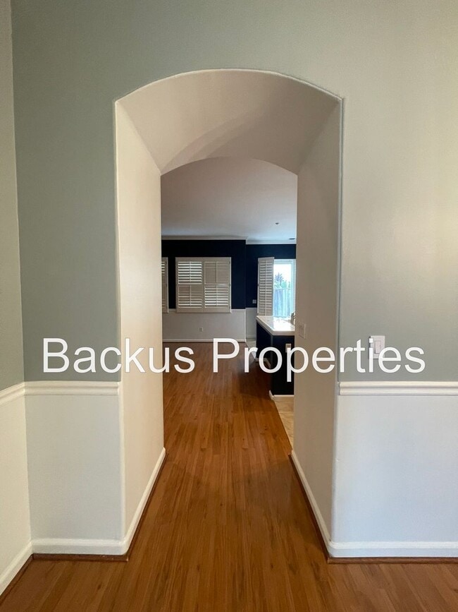 Building Photo - Wonderful four bedroom home close to shopping centers and parks