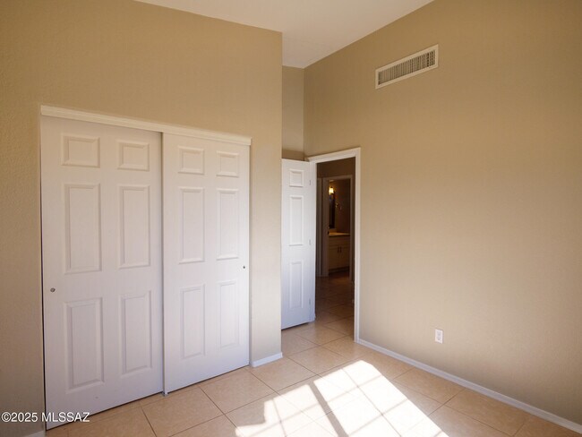Building Photo - 1672 W Wood Crest Ct