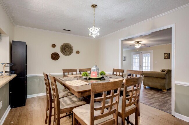 Building Photo - Fully Furnished Home