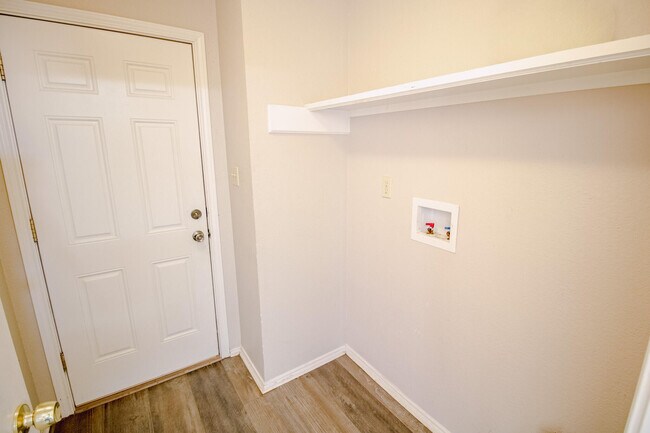 Building Photo - 5742 Dartmouth Dr