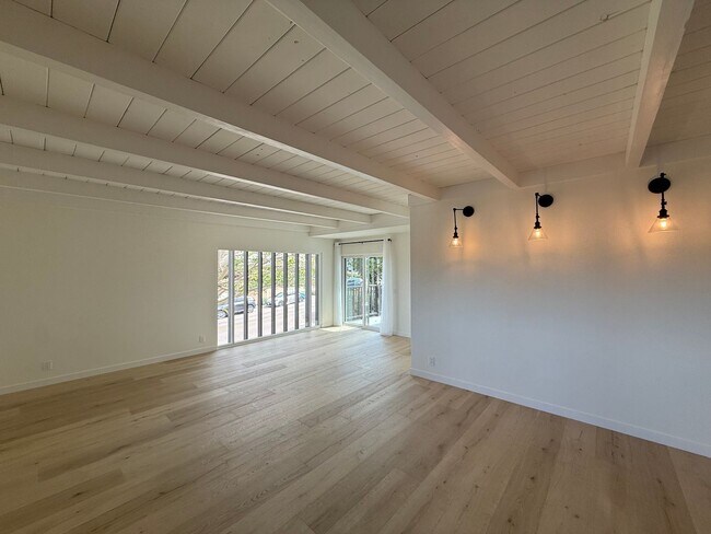 Building Photo - Bright 3BD/2BA Home in Encinitas with Natural Light, In-Unit Laundry & Easy Freeway Access