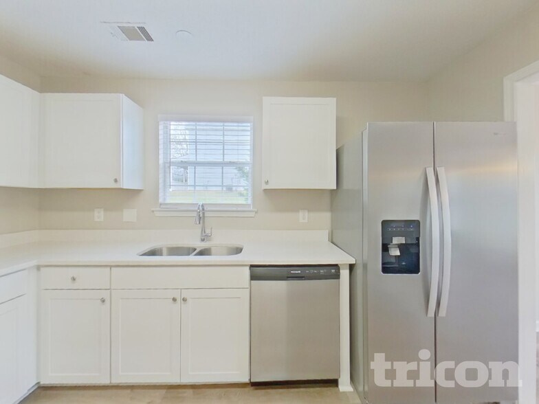 Building Photo - 5392 Vanity Joys Ln