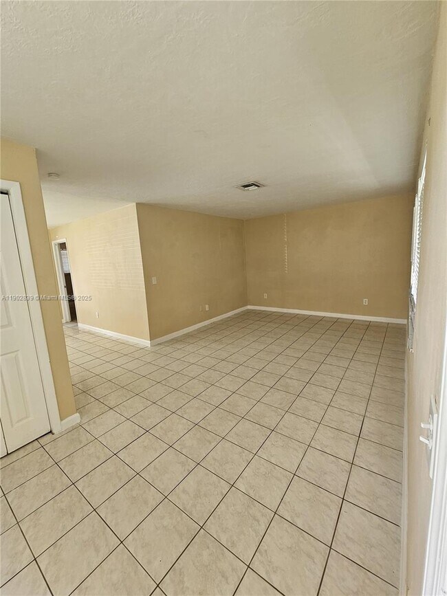 Building Photo - 6029 SW 34th St