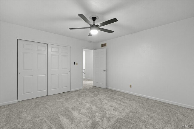 Building Photo - 307 Britanna Dr