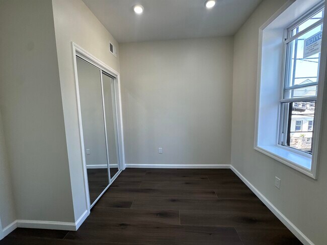 Building Photo - 565 West Side Ave