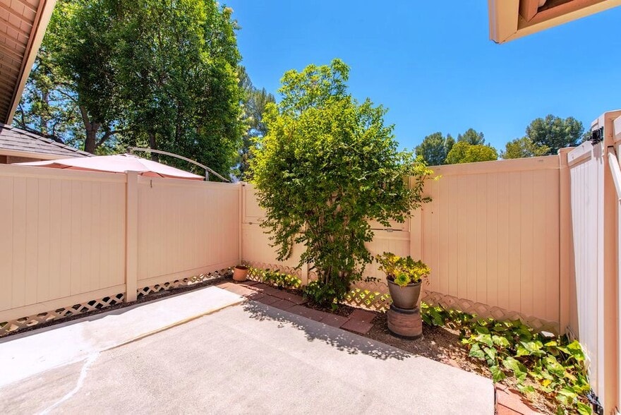 Building Photo - 28832 Conejo View Dr