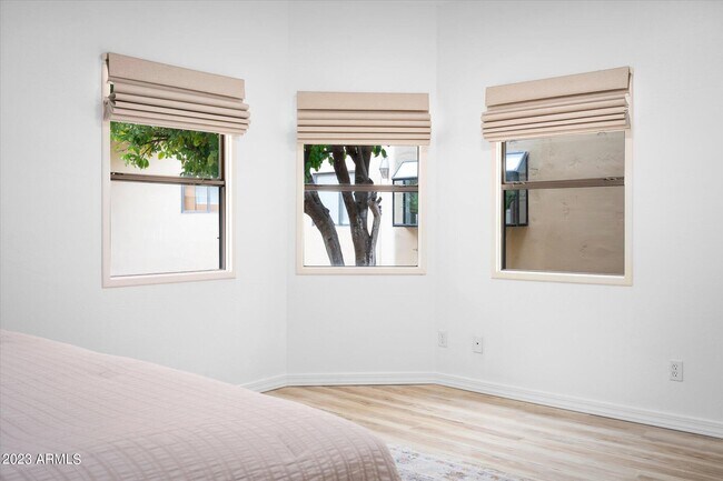 Building Photo - 8844 E San Rafael Dr