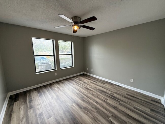 Building Photo - Charming two-bedroom, two-bathroom condo l...