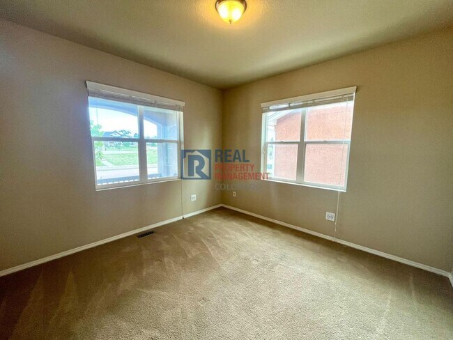 Building Photo - 10776 Forest Creek Dr