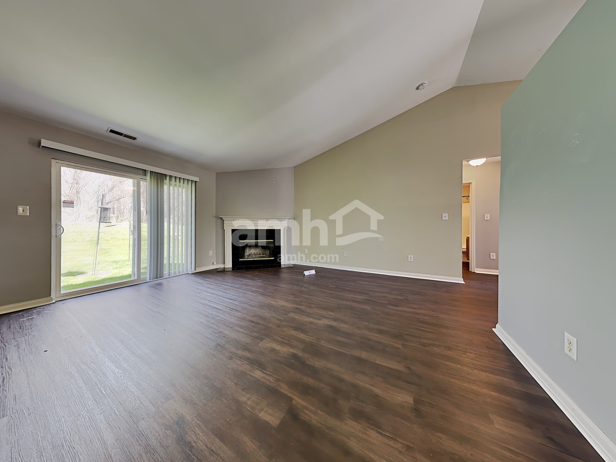 Building Photo - 1028 W Muskegon Dr