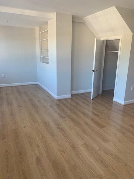 Building Photo - 90 South St