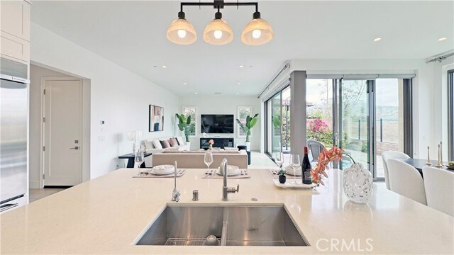 Building Photo - 236 Oceano