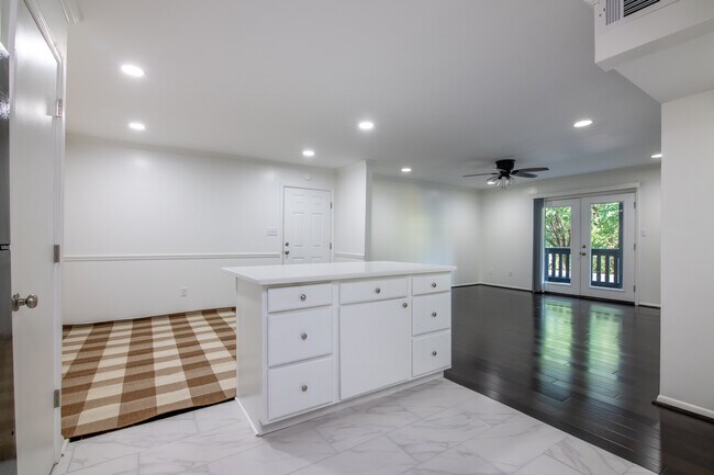 Building Photo - 1001 Woodland Vlg