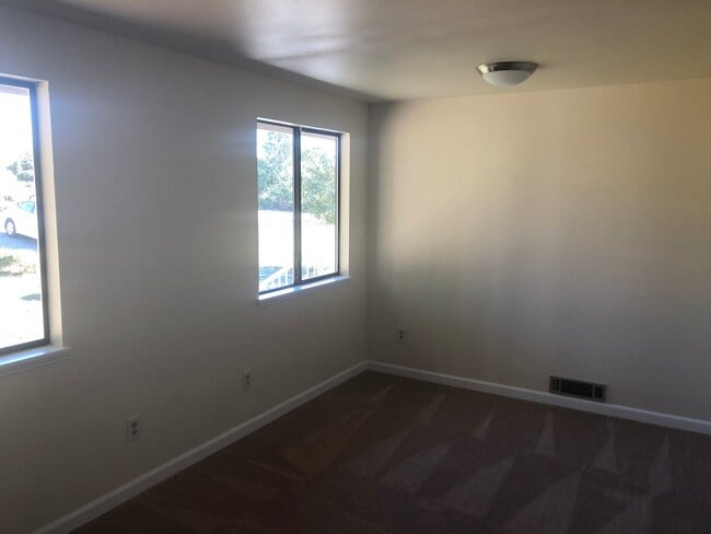 Building Photo - ***PENDING APPLICATION***Charming 2 Bedroom, 2 Bonus Room Home with Beautiful Water view from Por...