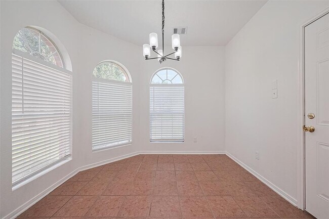 Building Photo - 12230 Hawthorne Hill Cir