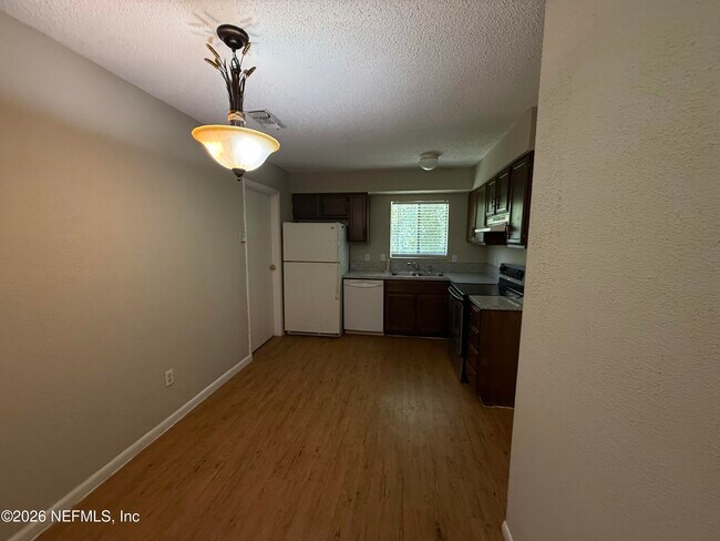 Building Photo - 808 Meadowbrook Dr
