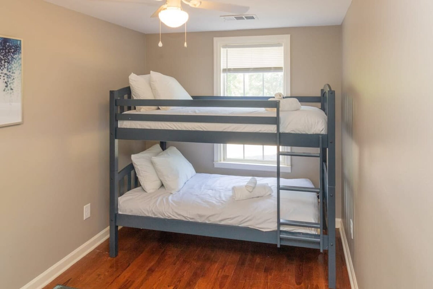 Building Photo - 3912 Crestview Dr